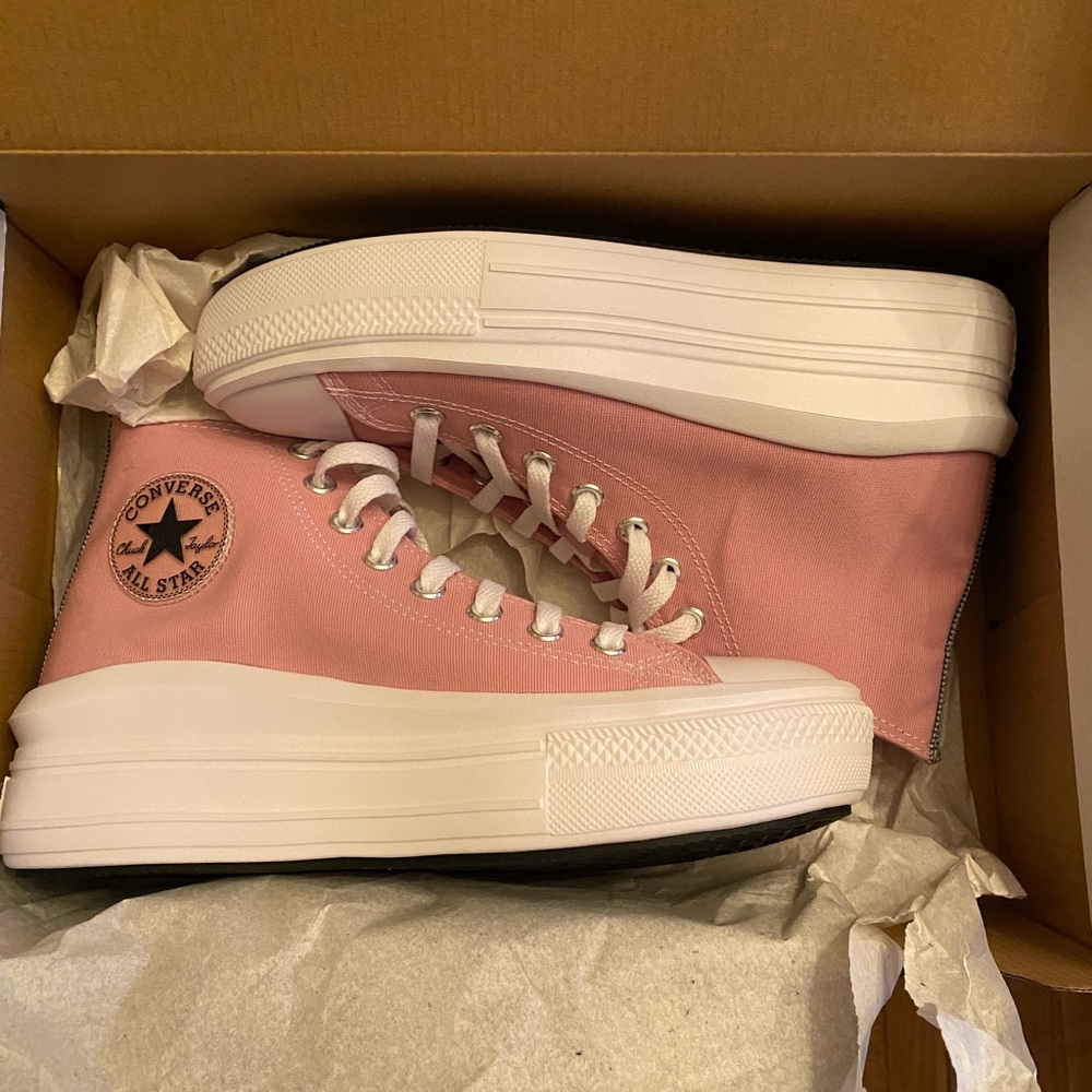 Platform pink converse brand new never worn size 9